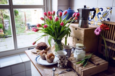 Menjaga Suasana Hari dengan Perhatian Kecil